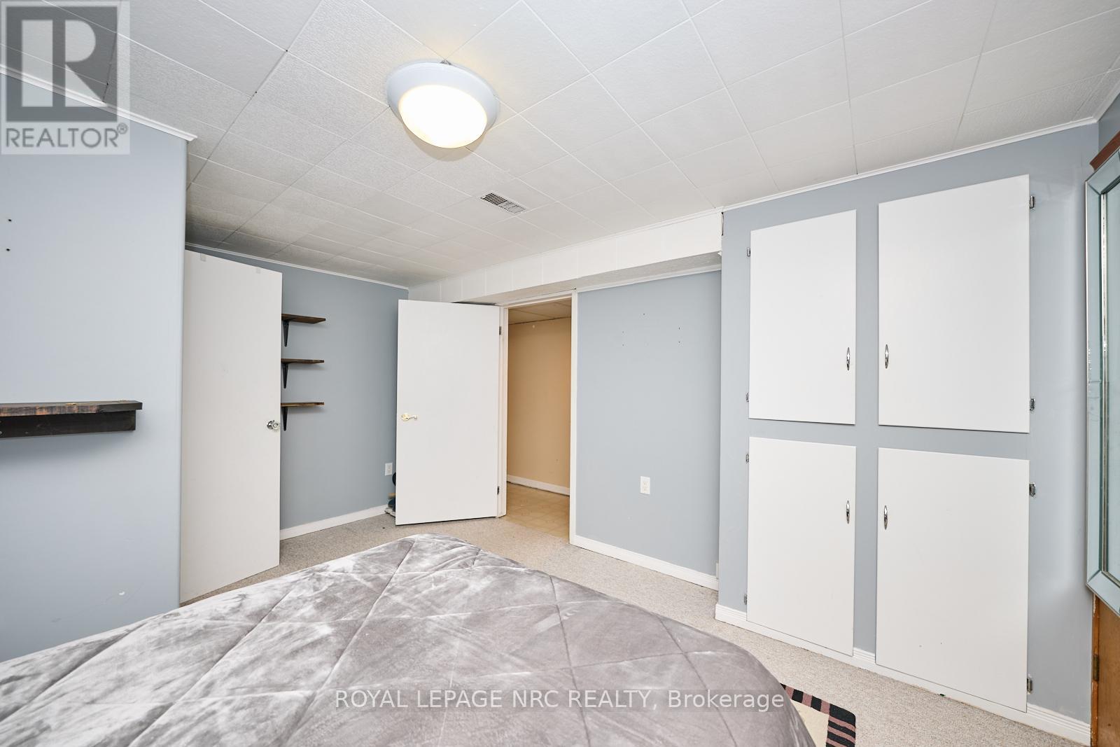 












1 THORNDALE AVENUE

,
St. Catharines (Haig),




Ontario
L2R6A2

