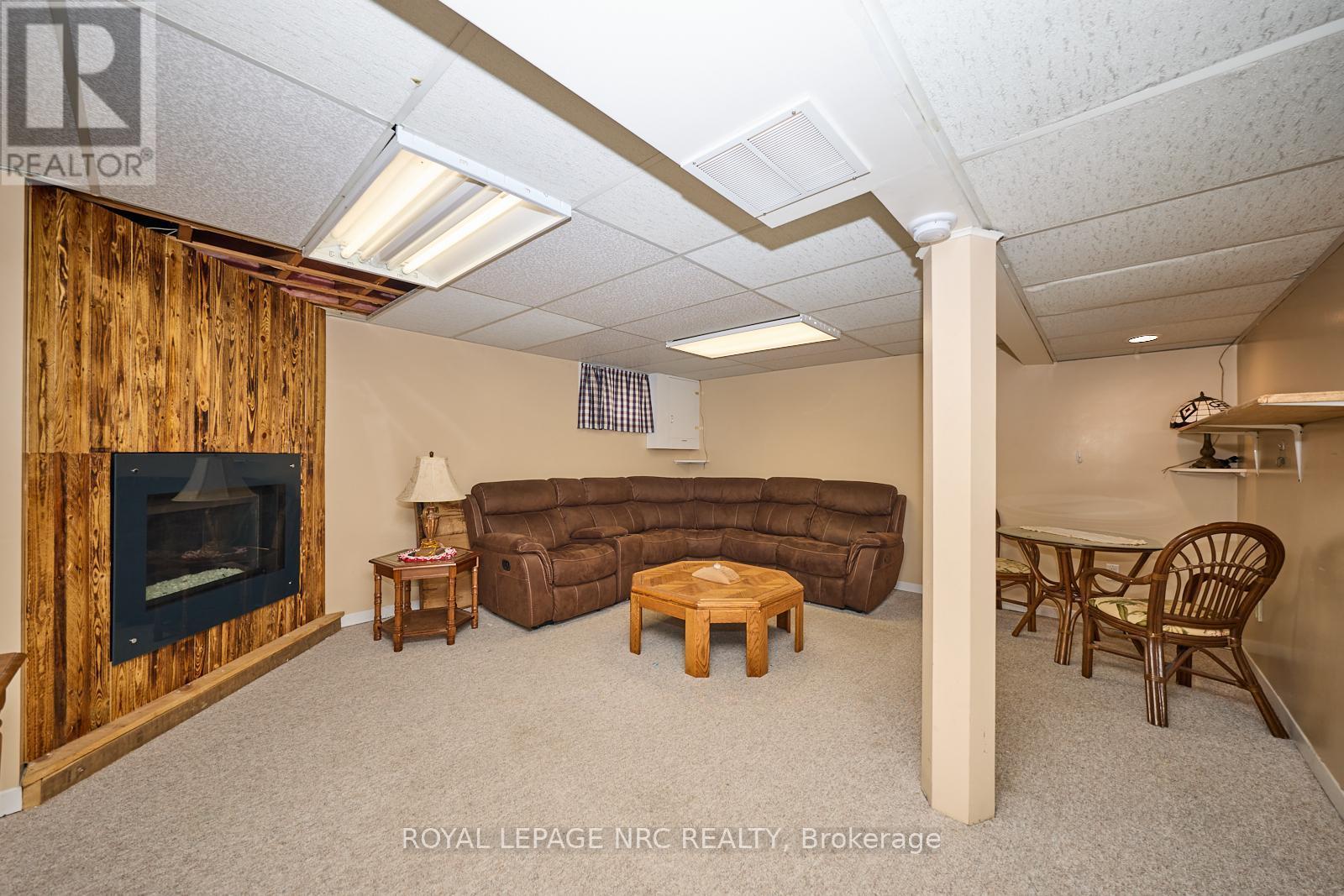 












1 THORNDALE AVENUE

,
St. Catharines (Haig),




Ontario
L2R6A2

