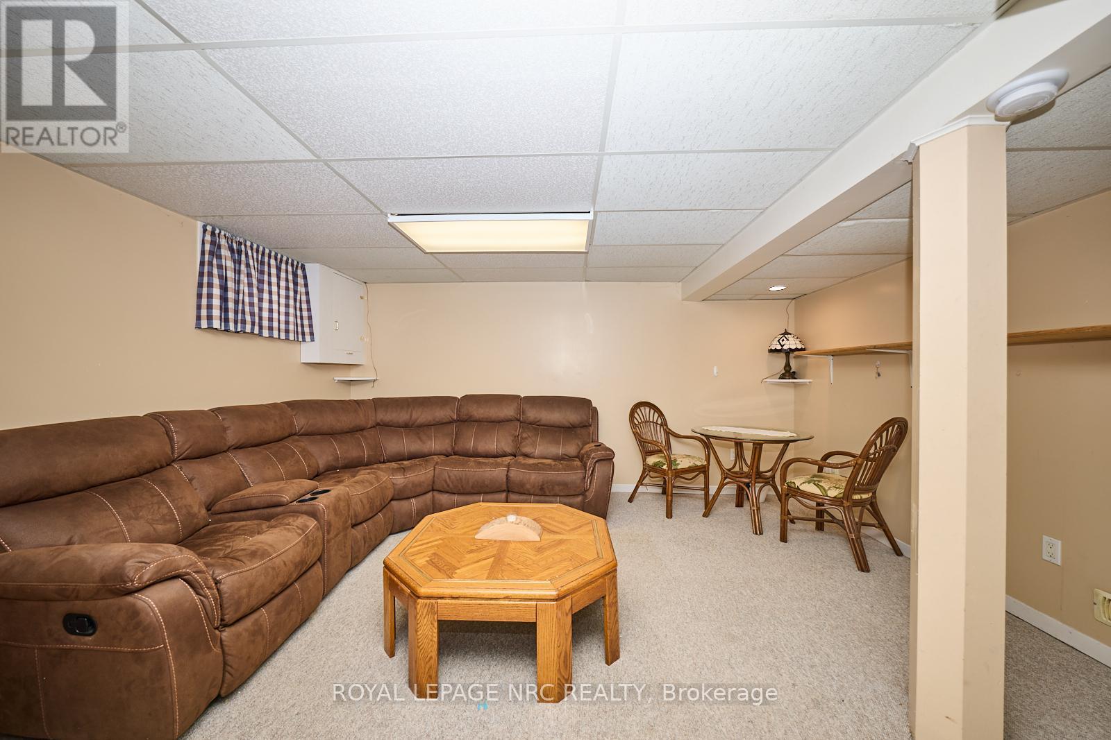 












1 THORNDALE AVENUE

,
St. Catharines (Haig),




Ontario
L2R6A2

