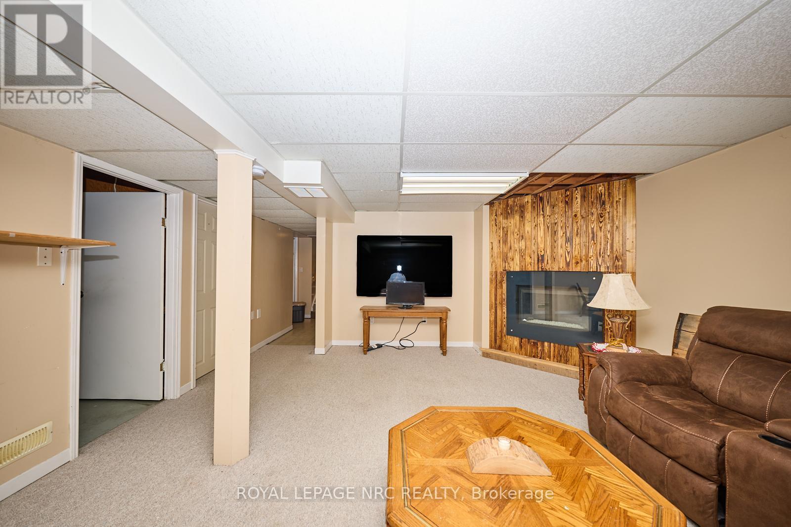 












1 THORNDALE AVENUE

,
St. Catharines (Haig),




Ontario
L2R6A2

