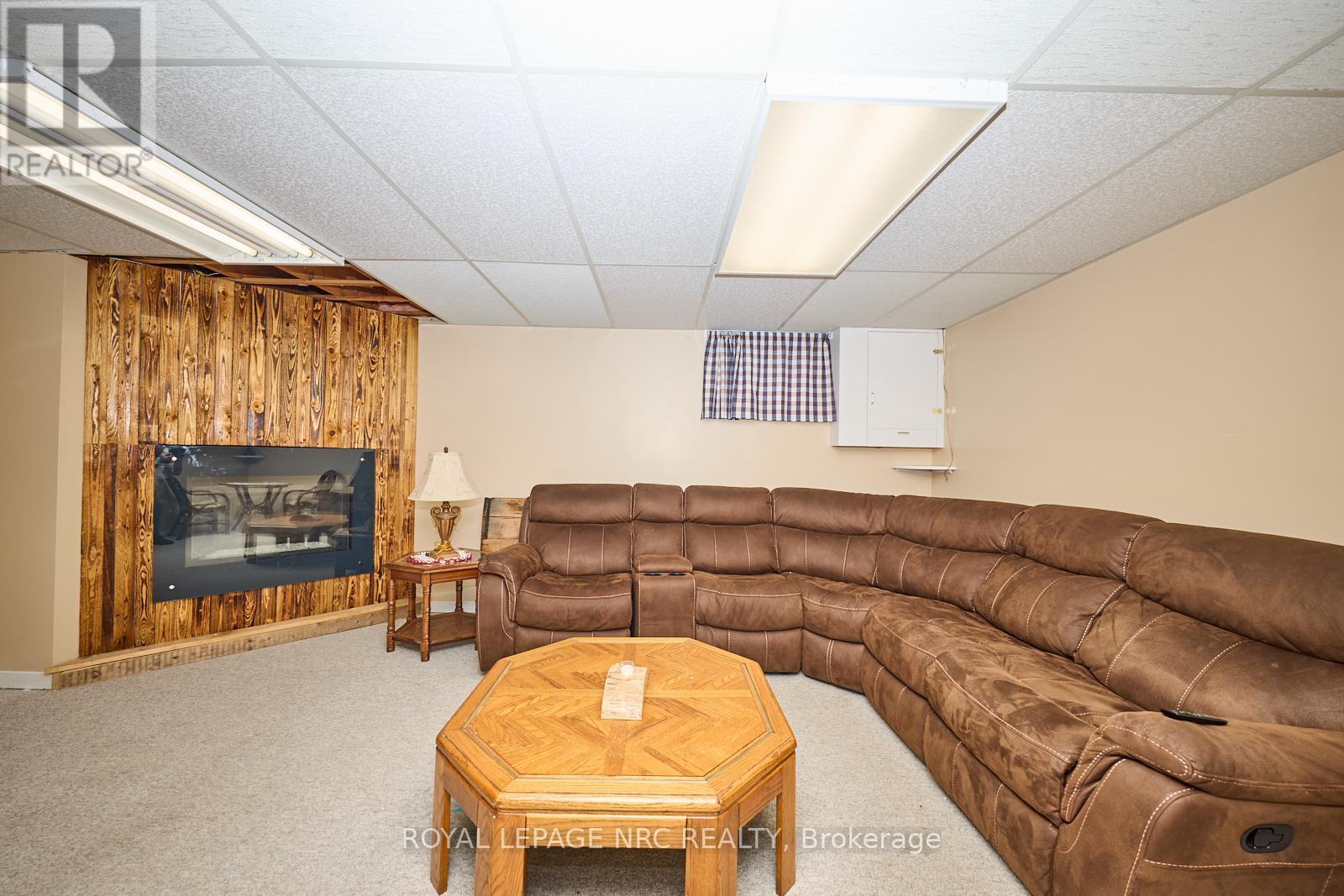 












1 THORNDALE AVENUE

,
St. Catharines (Haig),




Ontario
L2R6A2

