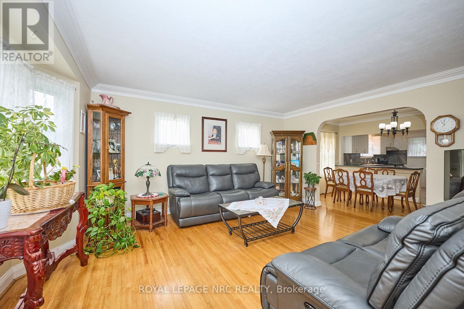 












1 THORNDALE AVENUE

,
St. Catharines (Haig),




Ontario
L2R6A2

