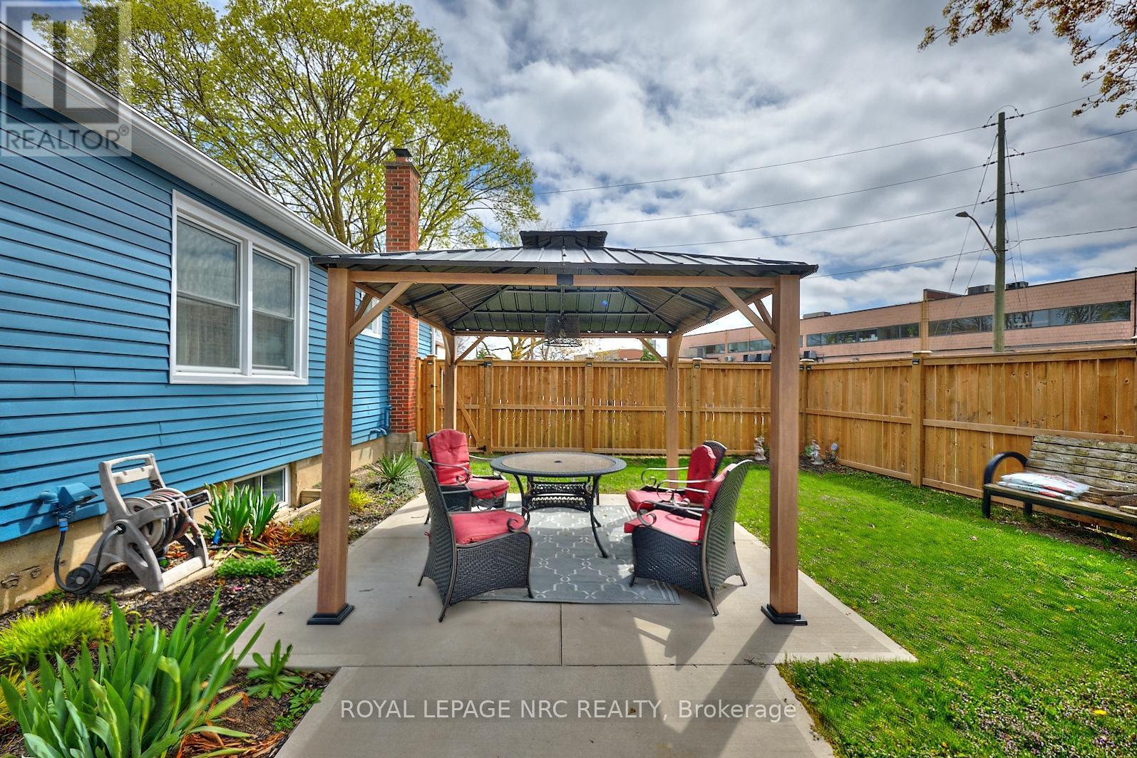 












1 THORNDALE AVENUE

,
St. Catharines (Haig),




Ontario
L2R6A2

