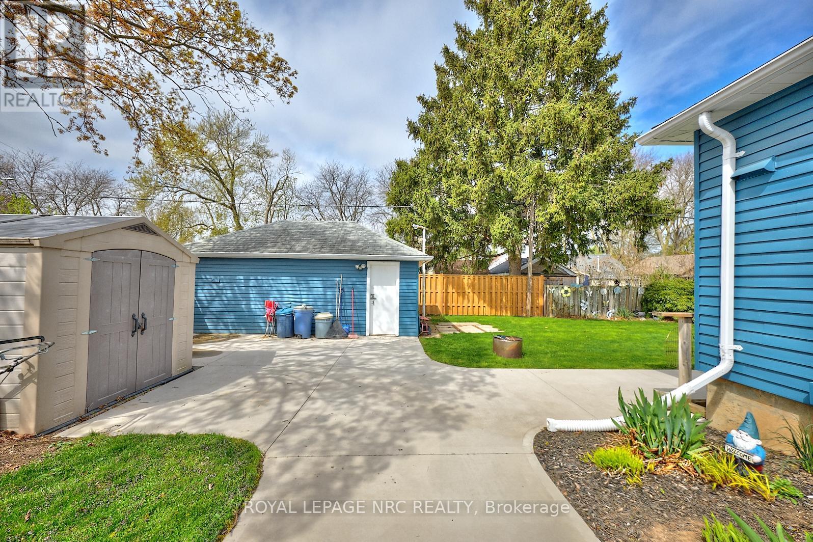 












1 THORNDALE AVENUE

,
St. Catharines (Haig),




Ontario
L2R6A2

