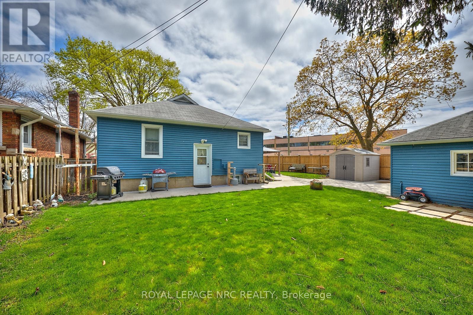 












1 THORNDALE AVENUE

,
St. Catharines (Haig),




Ontario
L2R6A2

