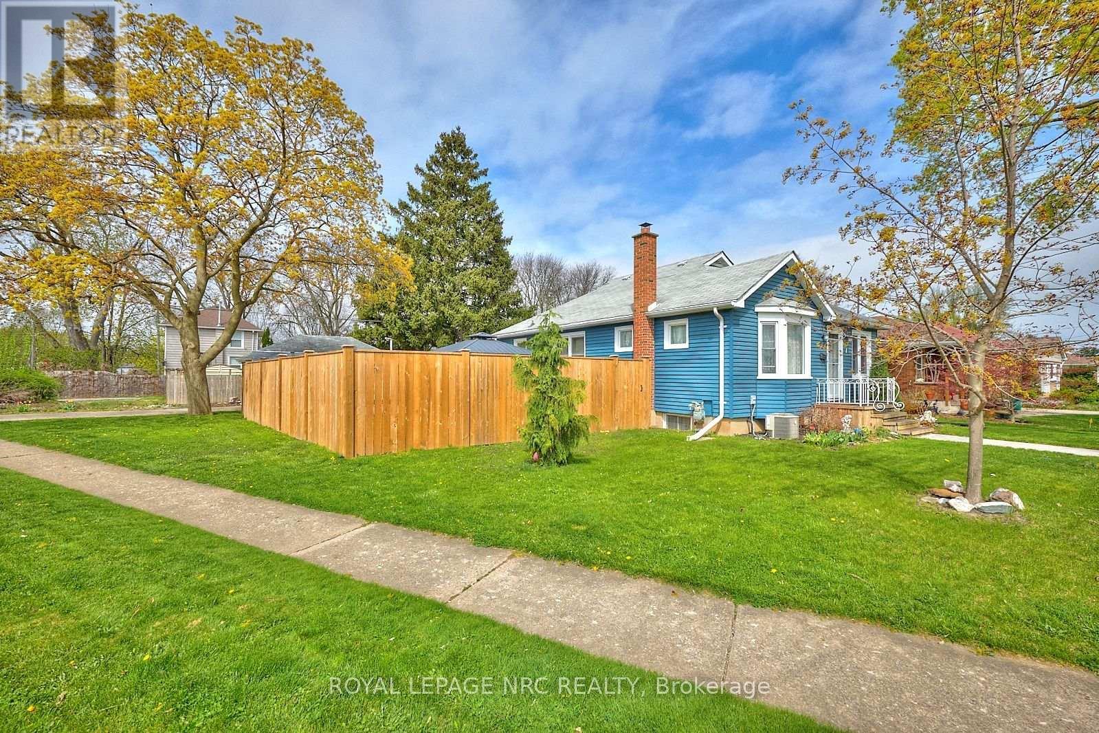 












1 THORNDALE AVENUE

,
St. Catharines (Haig),




Ontario
L2R6A2

