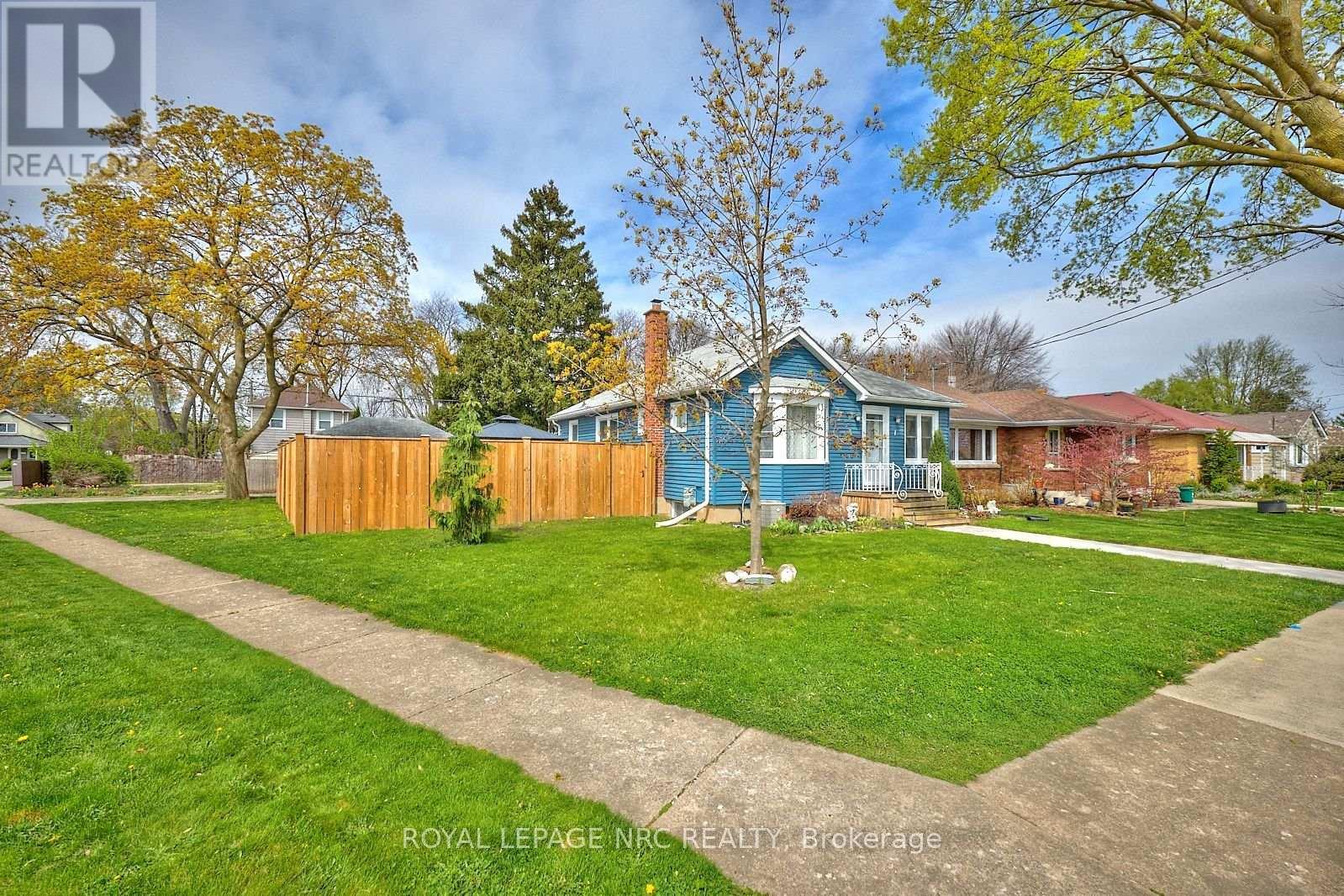 












1 THORNDALE AVENUE

,
St. Catharines (Haig),




Ontario
L2R6A2


