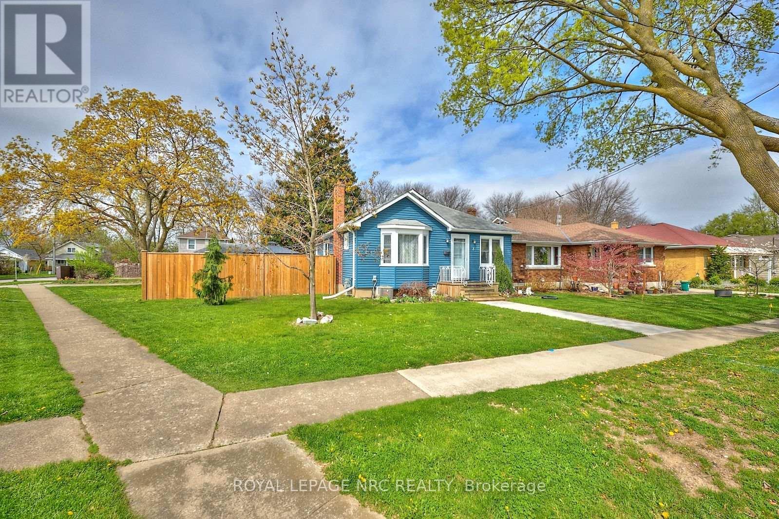












1 THORNDALE AVENUE

,
St. Catharines (Haig),




Ontario
L2R6A2

