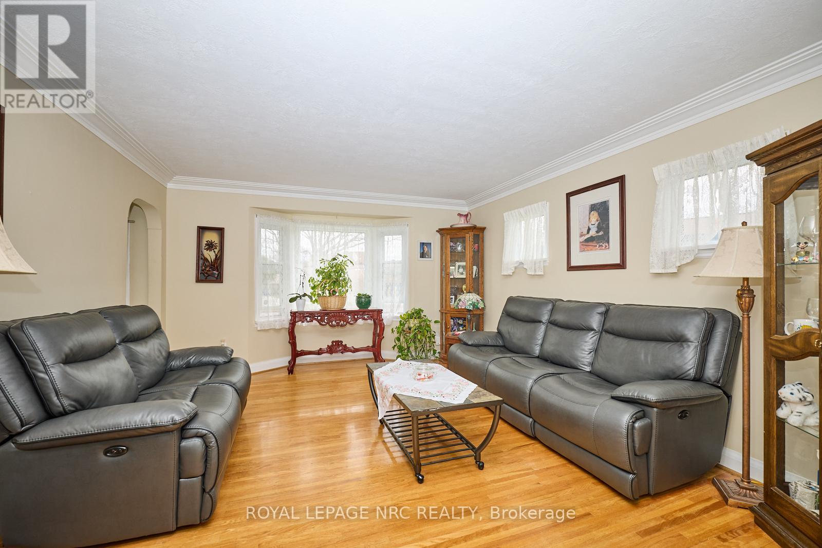












1 THORNDALE AVENUE

,
St. Catharines (Haig),




Ontario
L2R6A2

