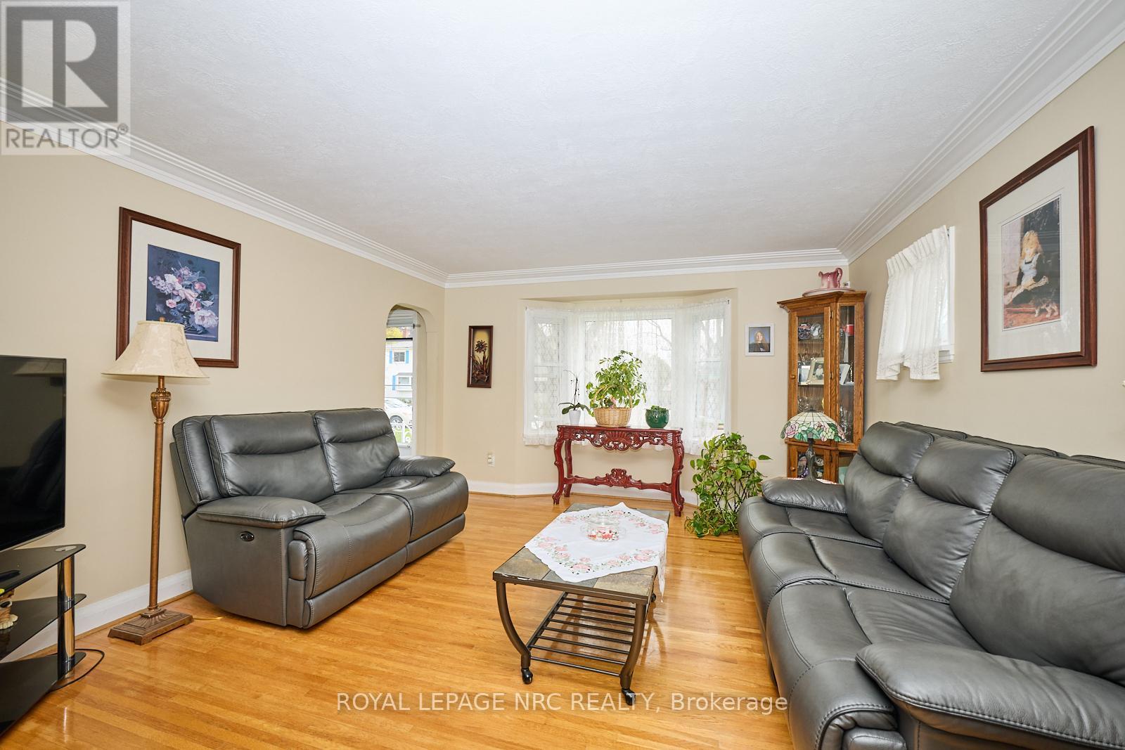 












1 THORNDALE AVENUE

,
St. Catharines (Haig),




Ontario
L2R6A2

