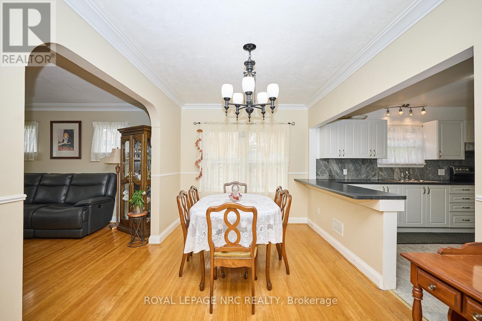












1 THORNDALE AVENUE

,
St. Catharines (Haig),




Ontario
L2R6A2

