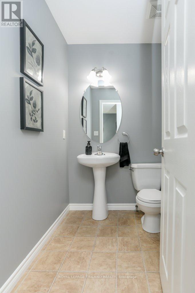 












40 PEAR TREE AVENUE

,
St. Thomas,




Ontario
N5R1L2


