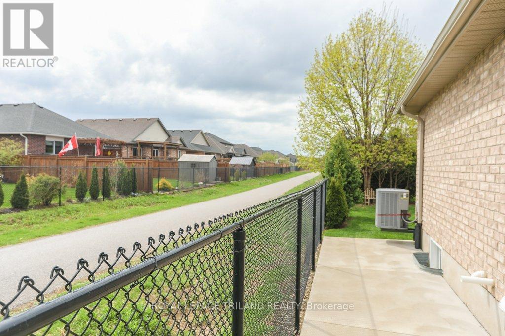 












40 PEAR TREE AVENUE

,
St. Thomas,




Ontario
N5R1L2

