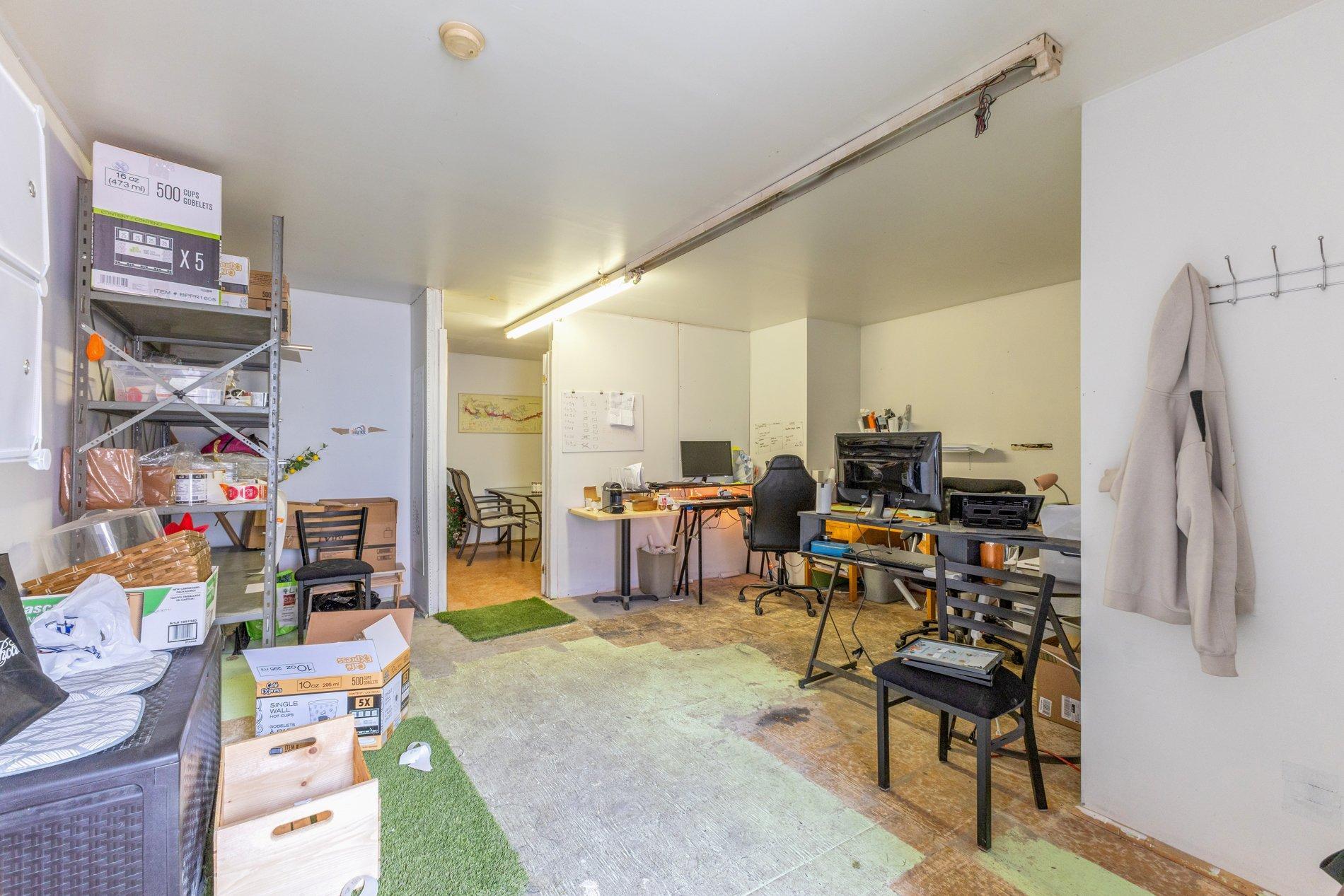 









1828


Av. du Mont-Royal E.

,
Montréal (Le Plateau-Mont-Royal),




QC
H2H1J1

