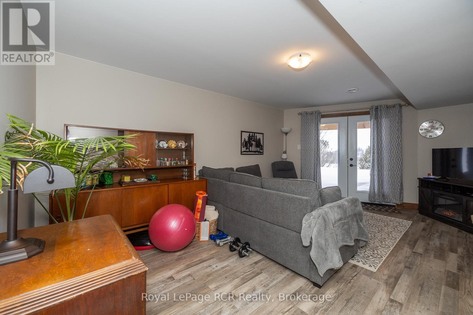 












742654 SIDEROAD 4B SIDE ROAD

,
Chatsworth,




Ontario
N0H1G0

