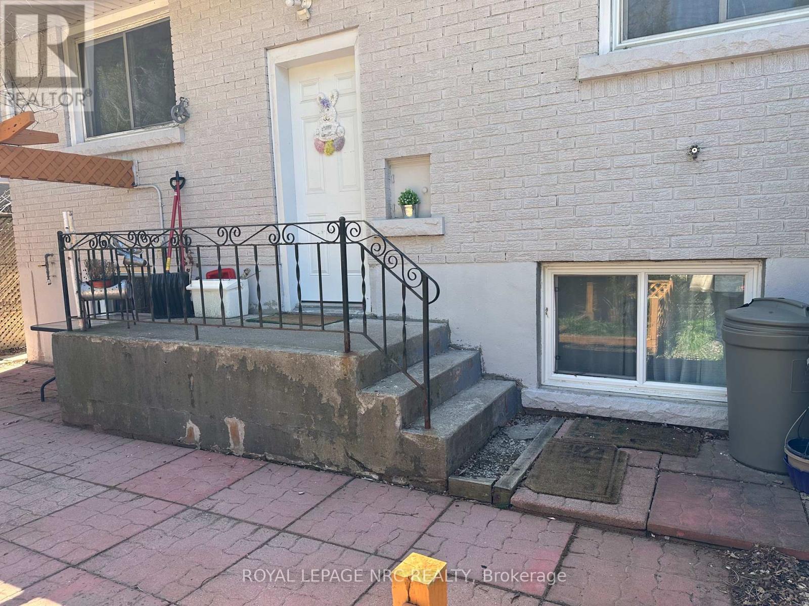 












56 MOUNTAIN STREET

,
St. Catharines (Burleigh Hill),




Ontario
L2T2S5

