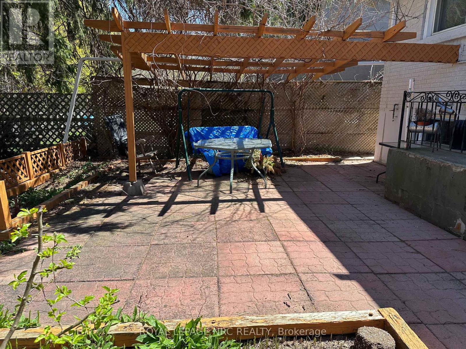 












56 MOUNTAIN STREET

,
St. Catharines (Burleigh Hill),




Ontario
L2T2S5

