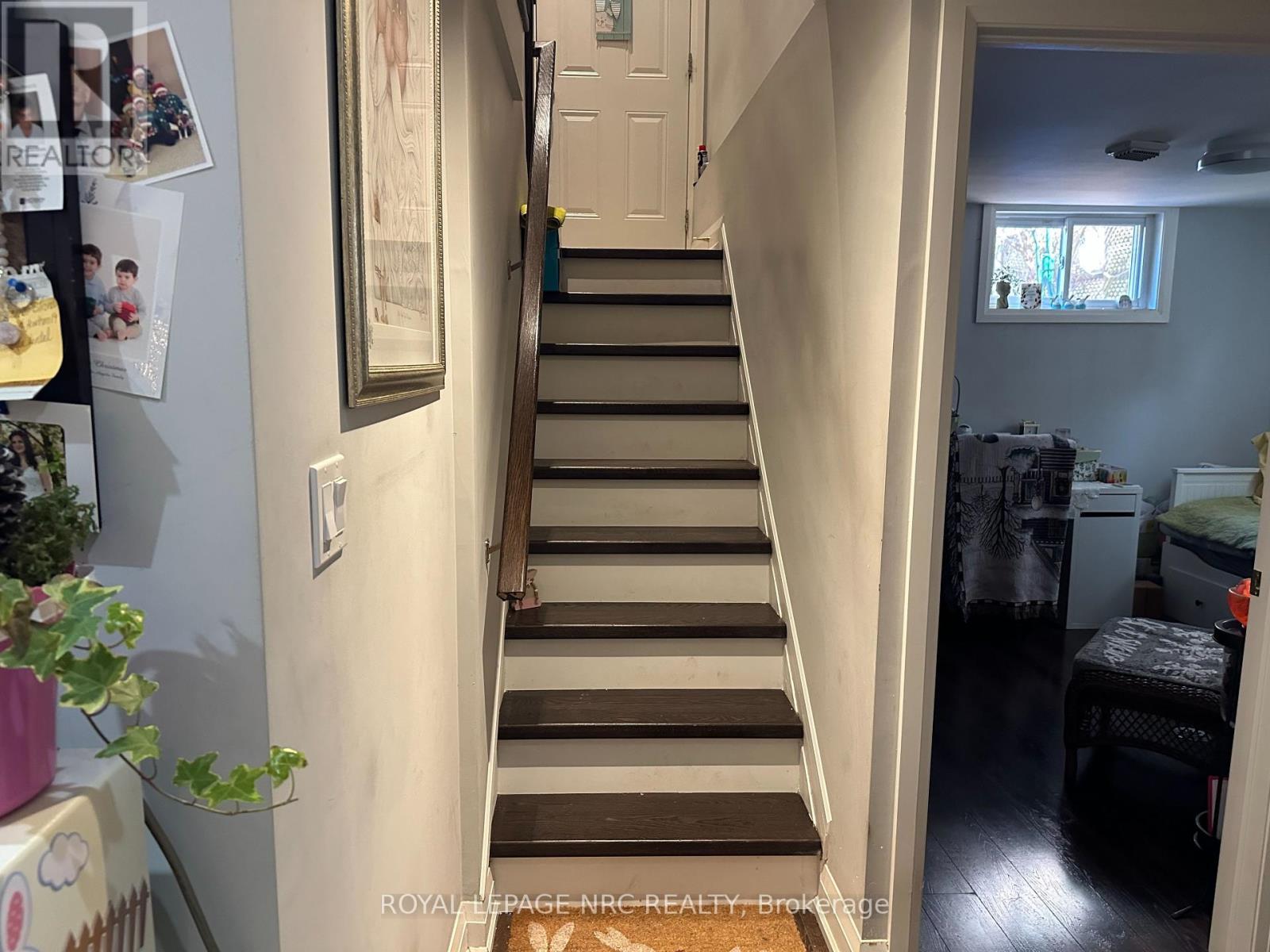 












56 MOUNTAIN STREET

,
St. Catharines (Burleigh Hill),




Ontario
L2T2S5

