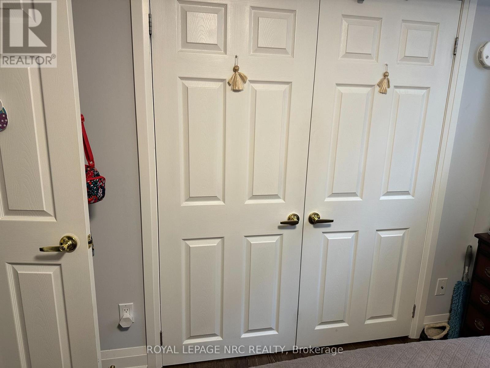 












56 MOUNTAIN STREET

,
St. Catharines (Burleigh Hill),




Ontario
L2T2S5

