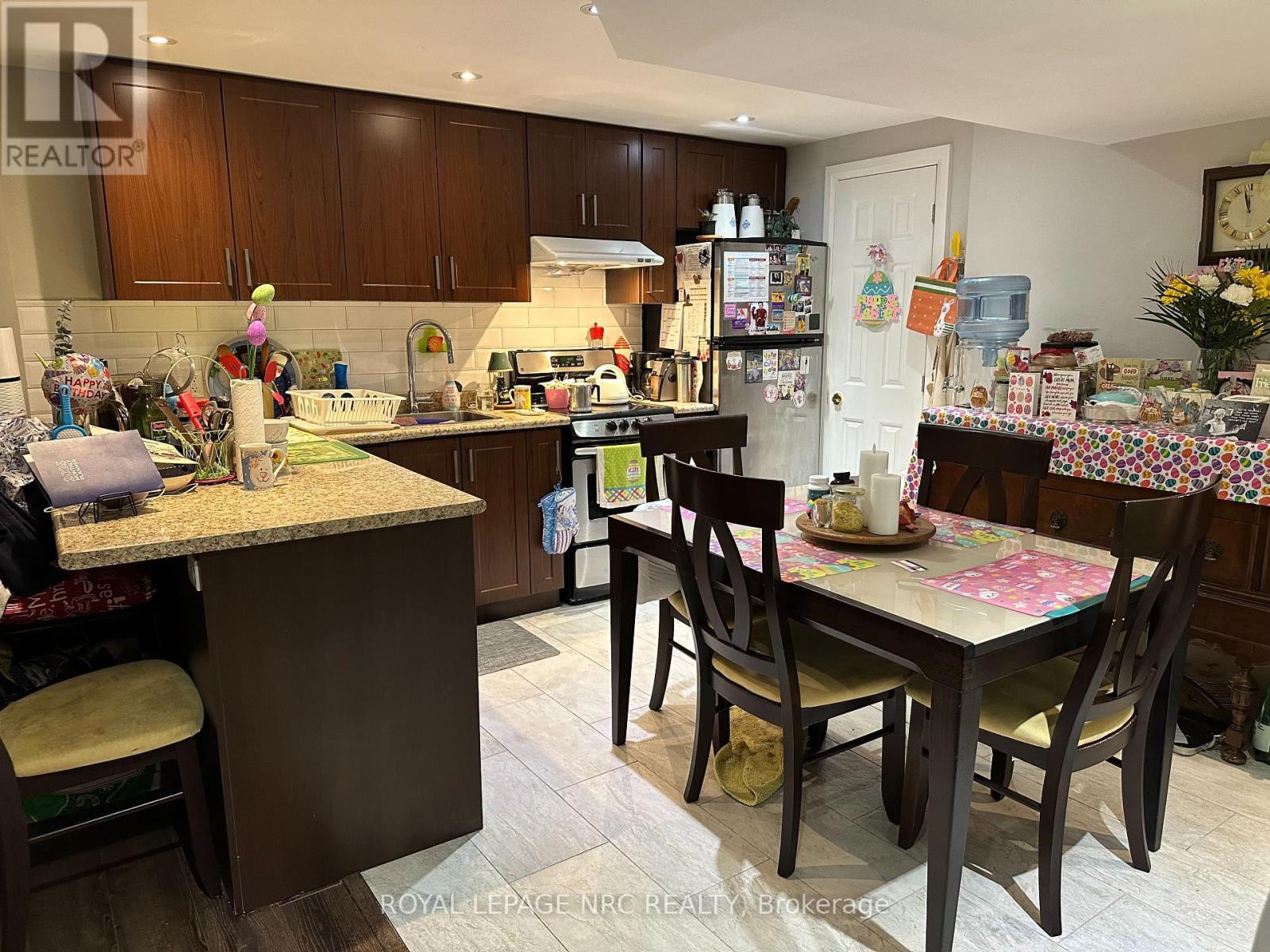 












56 MOUNTAIN STREET

,
St. Catharines (Burleigh Hill),




Ontario
L2T2S5

