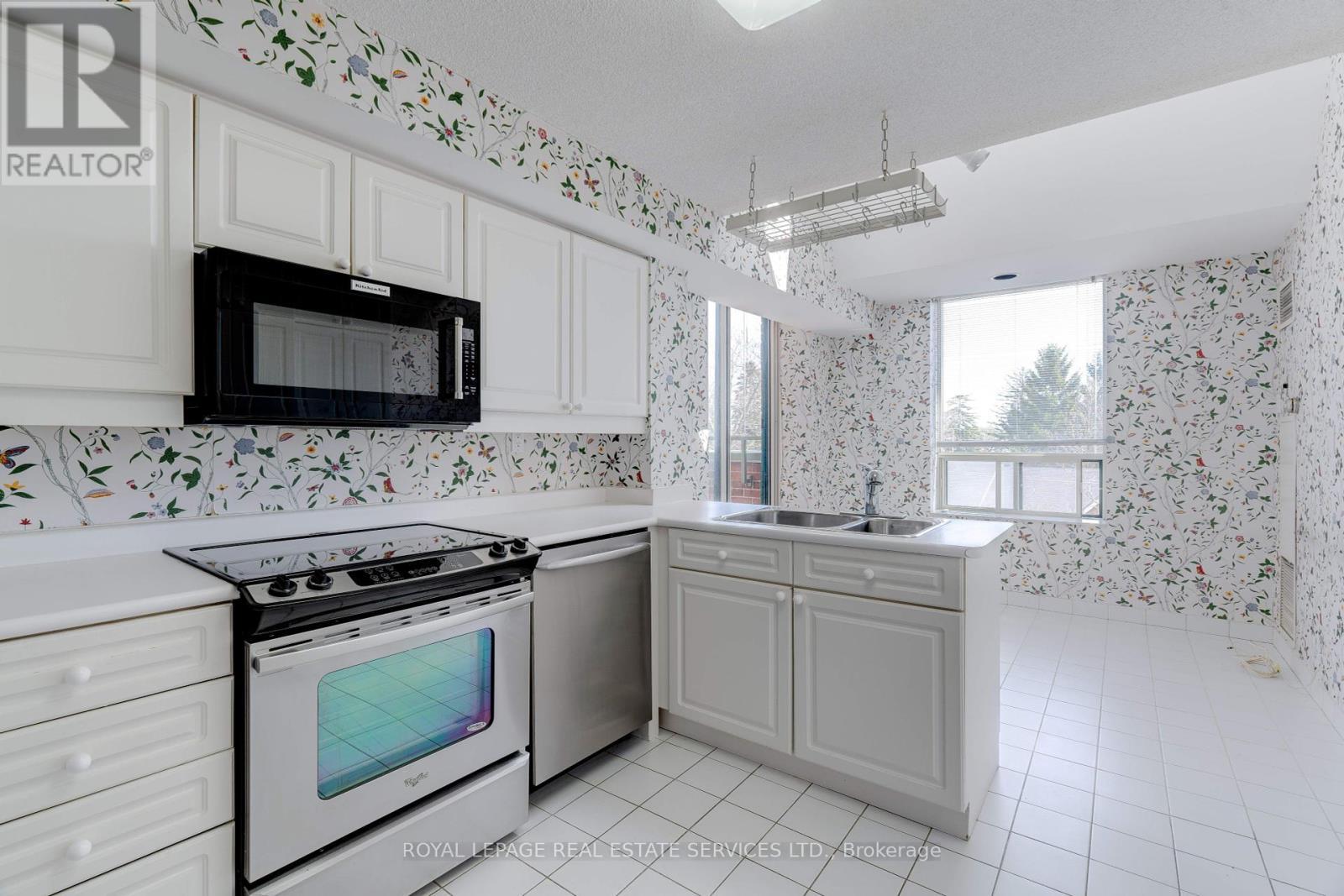 












PH8 - 221 ROBINSON STREET

,
Oakville,




Ontario
L6J7N9

