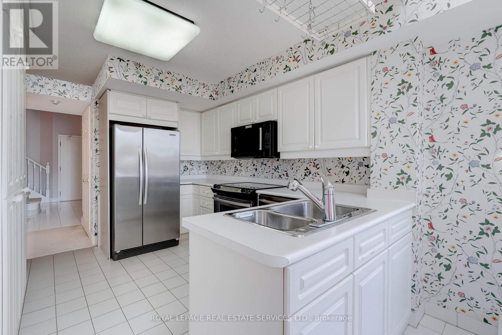 












PH8 - 221 ROBINSON STREET

,
Oakville,




Ontario
L6J7N9

