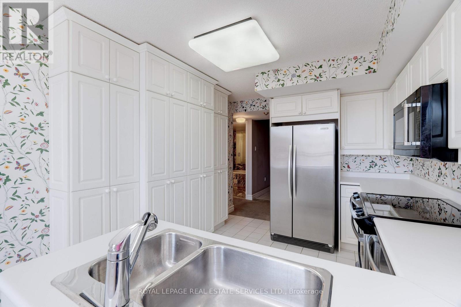 












PH8 - 221 ROBINSON STREET

,
Oakville,




Ontario
L6J7N9

