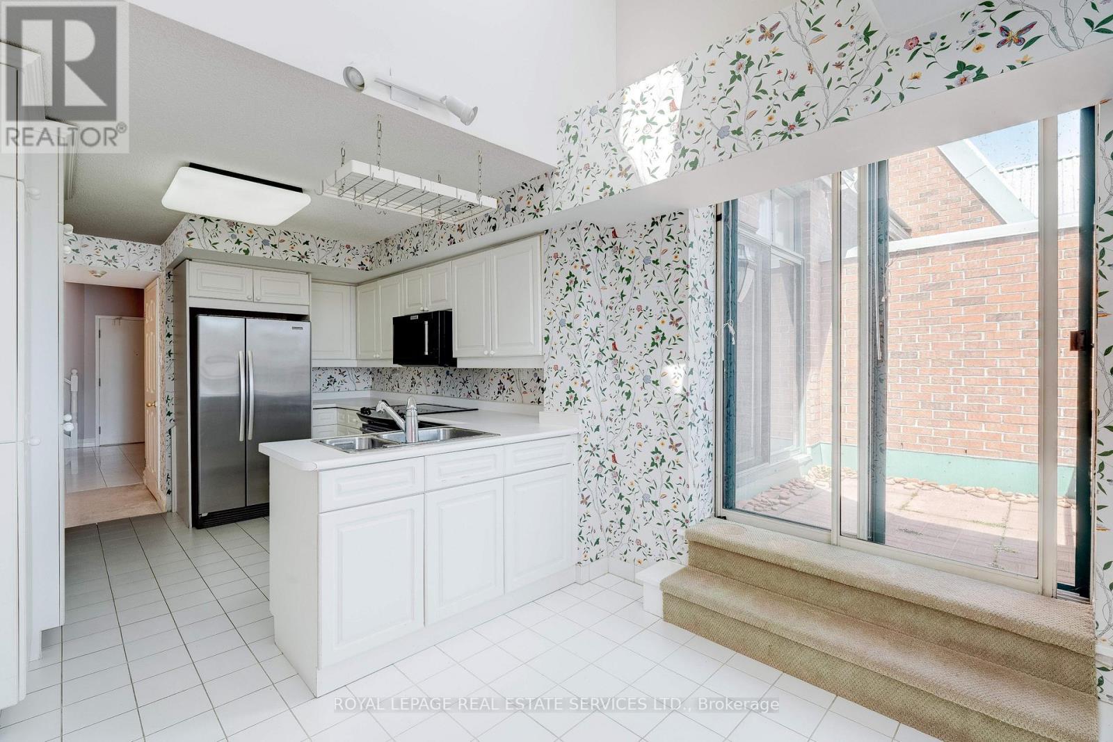 












PH8 - 221 ROBINSON STREET

,
Oakville,




Ontario
L6J7N9

