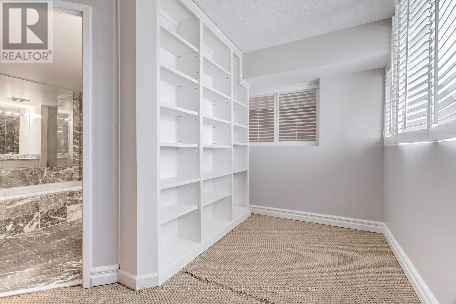 












PH8 - 221 ROBINSON STREET

,
Oakville,




Ontario
L6J7N9

