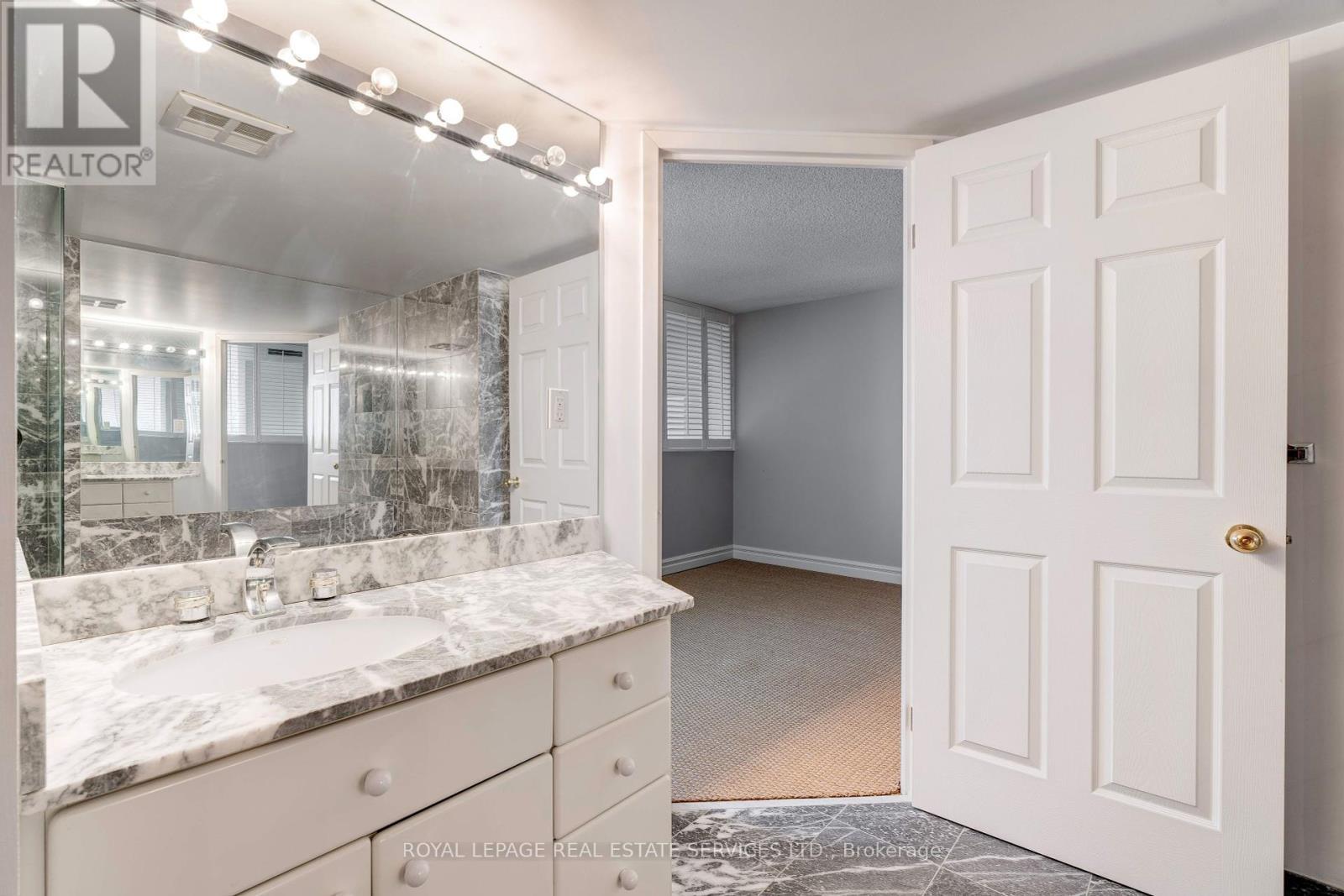 












PH8 - 221 ROBINSON STREET

,
Oakville,




Ontario
L6J7N9

