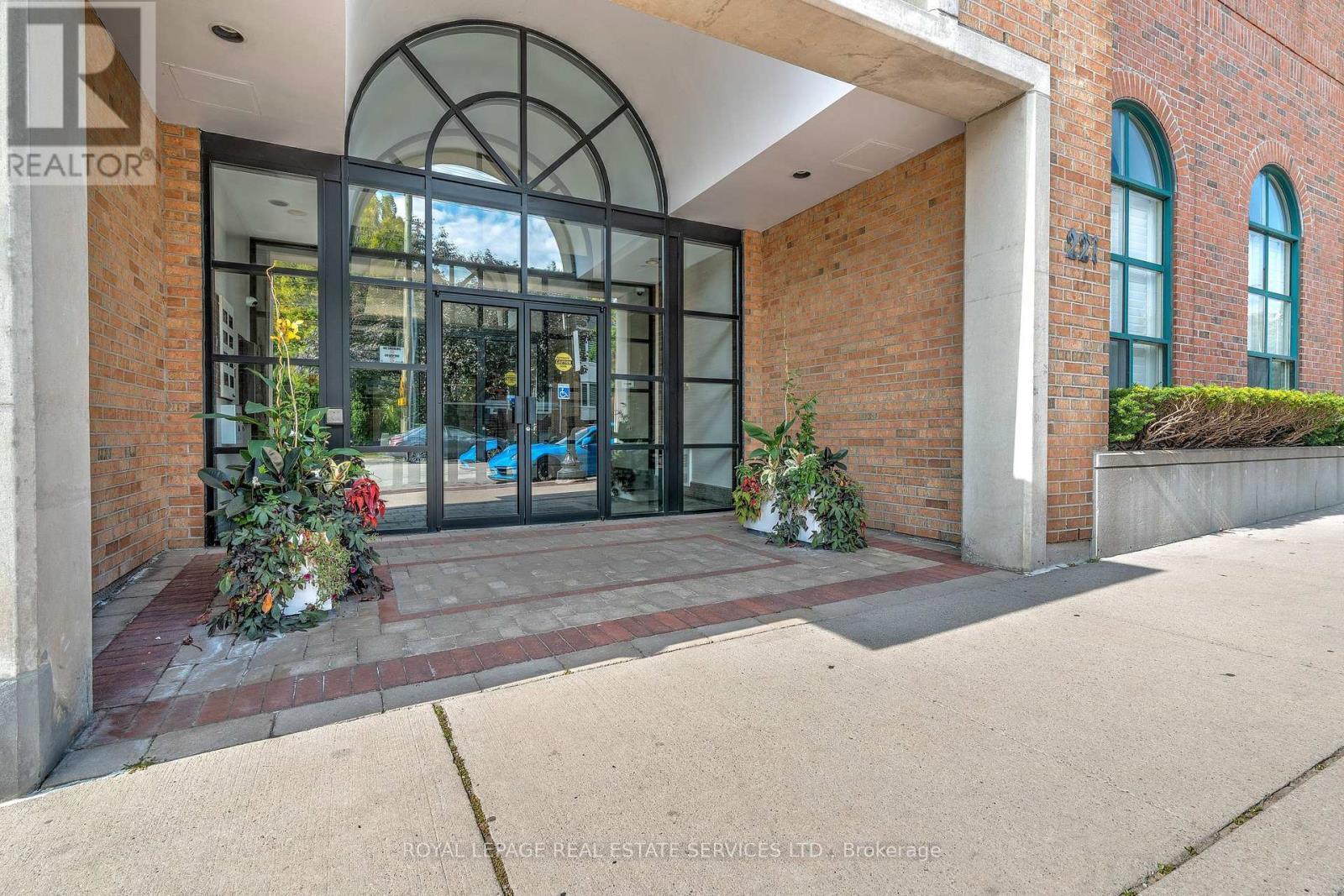 












PH8 - 221 ROBINSON STREET

,
Oakville,




Ontario
L6J7N9

