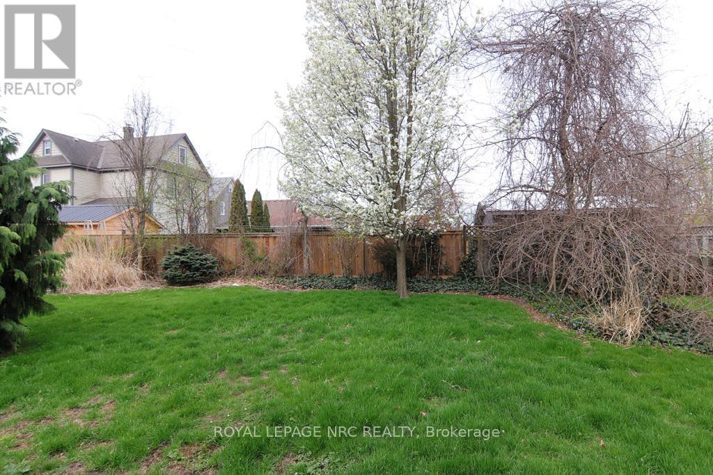 












300 PHIPPS STREET

,
Fort Erie (Central),




Ontario
L2A2V6

