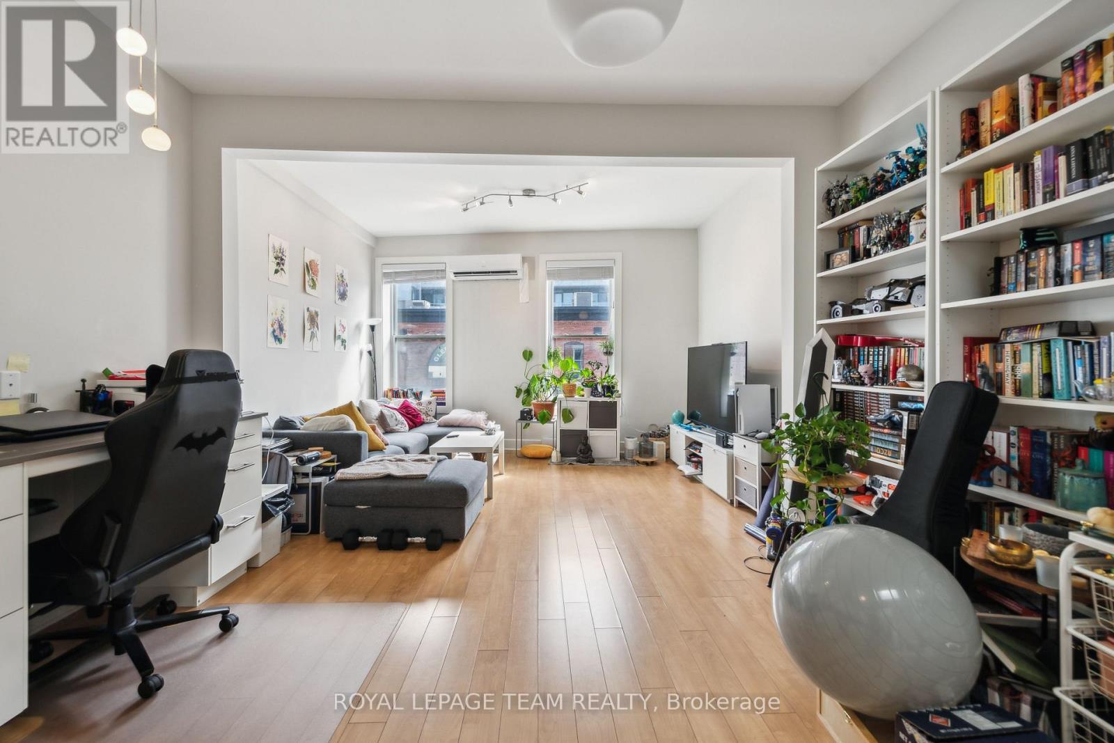 












838 BANK STREET

,
Ottawa,




Ontario
K1S3W1

