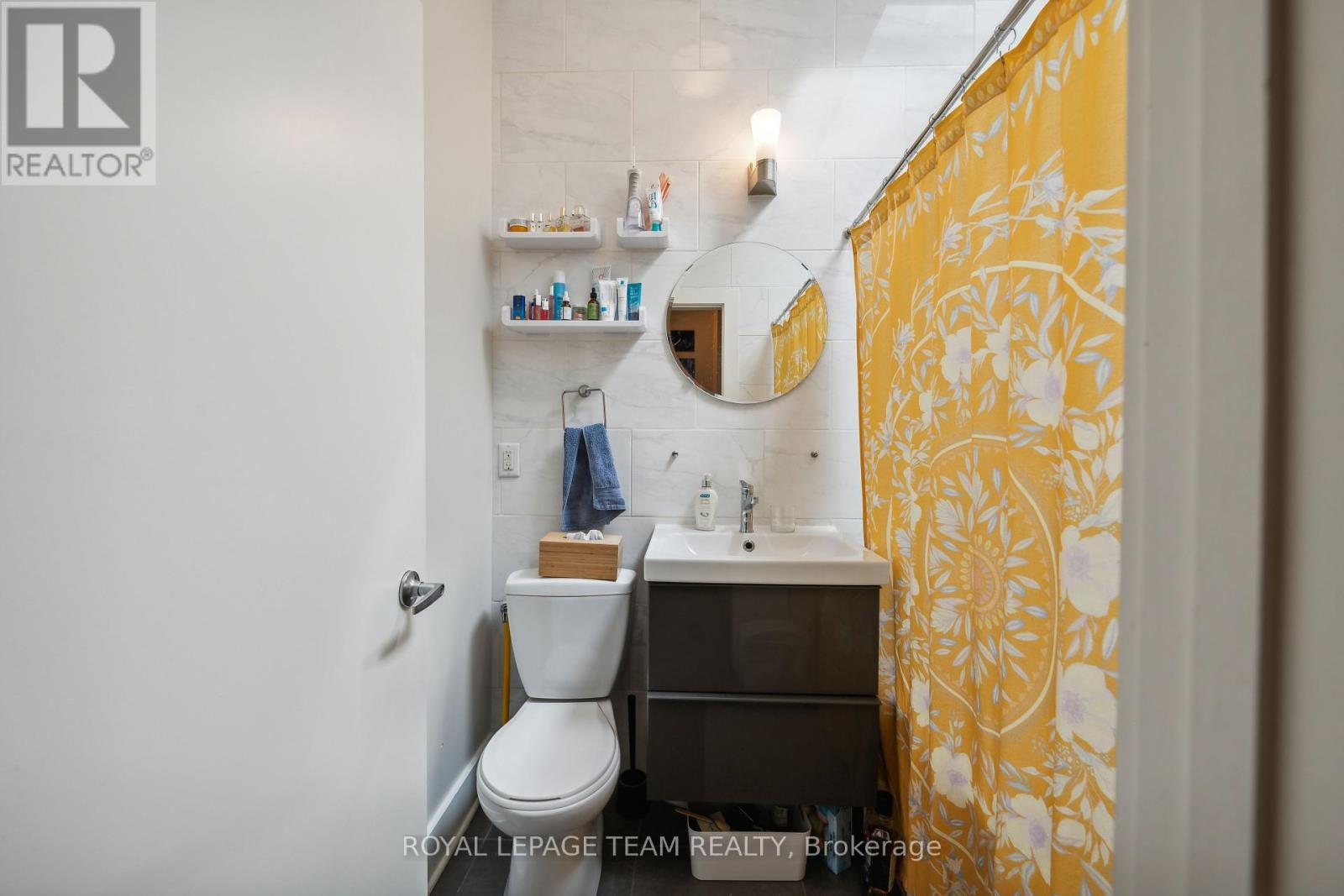 












838 BANK STREET

,
Ottawa,




Ontario
K1S3W1

