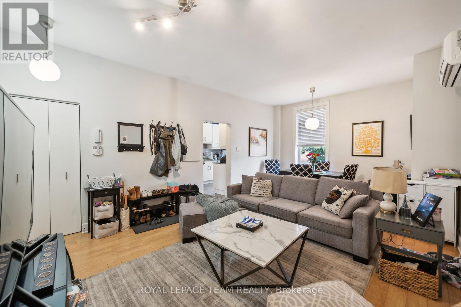 












838 BANK STREET

,
Ottawa,




Ontario
K1S3W1

