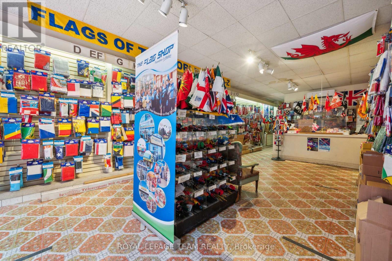 












838 BANK STREET

,
Ottawa,




Ontario
K1S3W1

