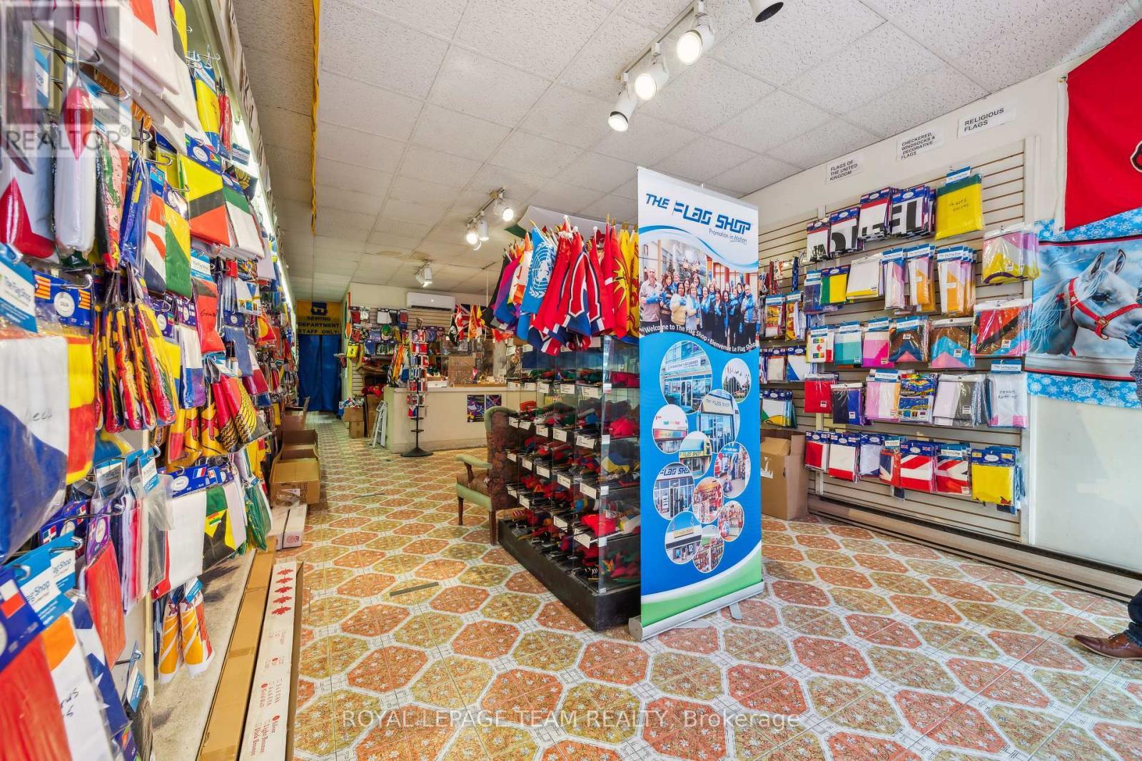 












838 BANK STREET

,
Ottawa,




Ontario
K1S3W1

