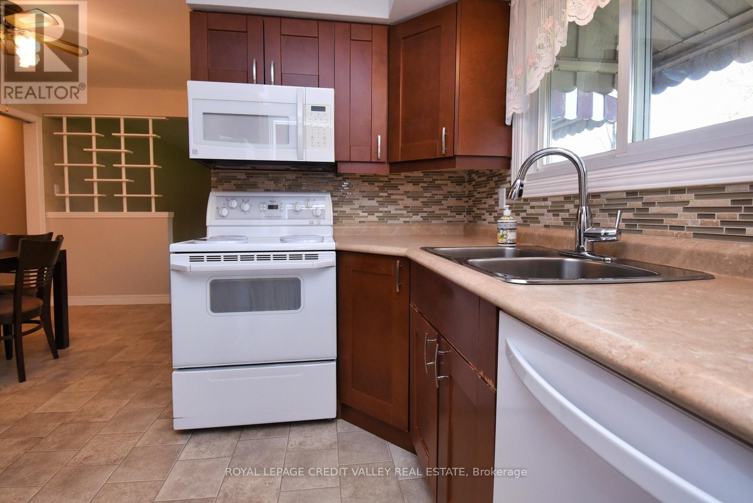












73 CHELTONWOOD AVENUE

,
Guelph,




Ontario
N1E4E4

