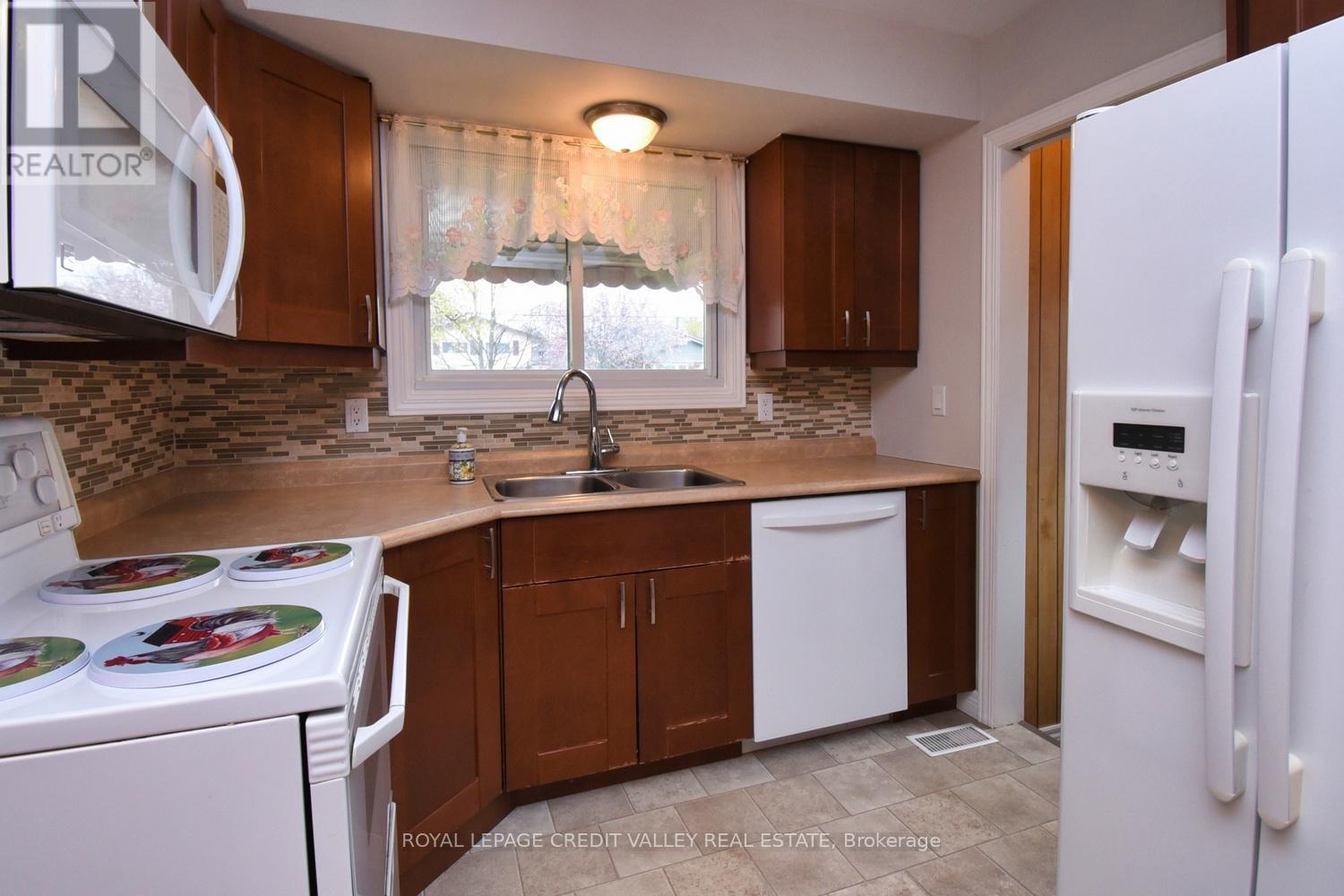 












73 CHELTONWOOD AVENUE

,
Guelph,




Ontario
N1E4E4

