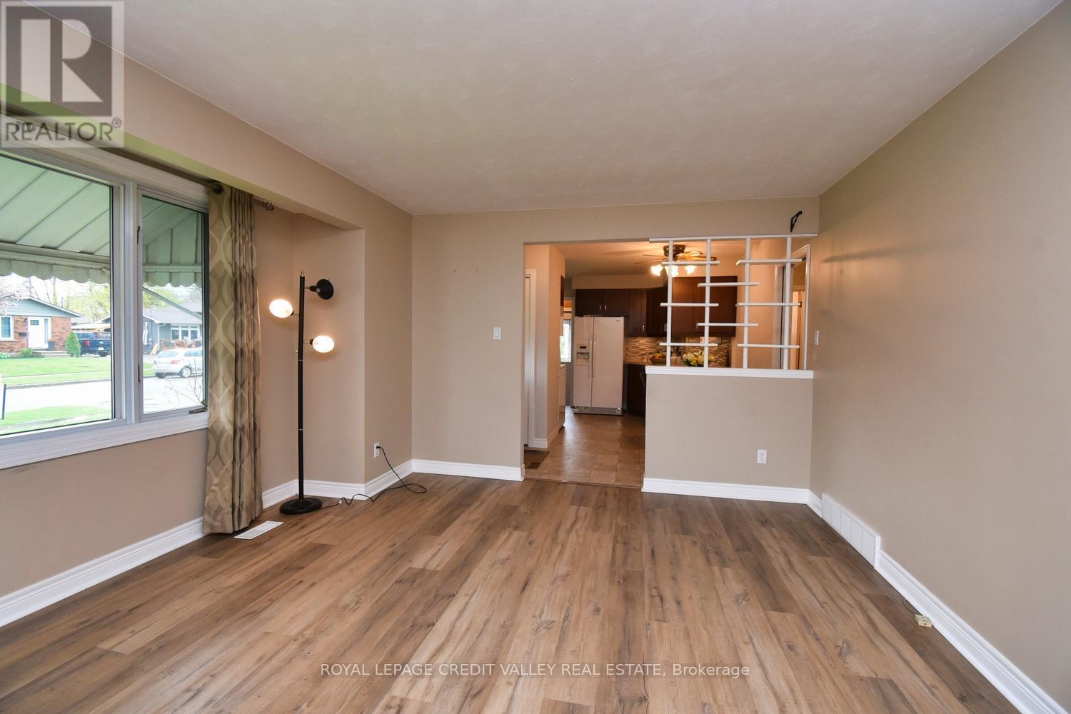 












73 CHELTONWOOD AVENUE

,
Guelph,




Ontario
N1E4E4

