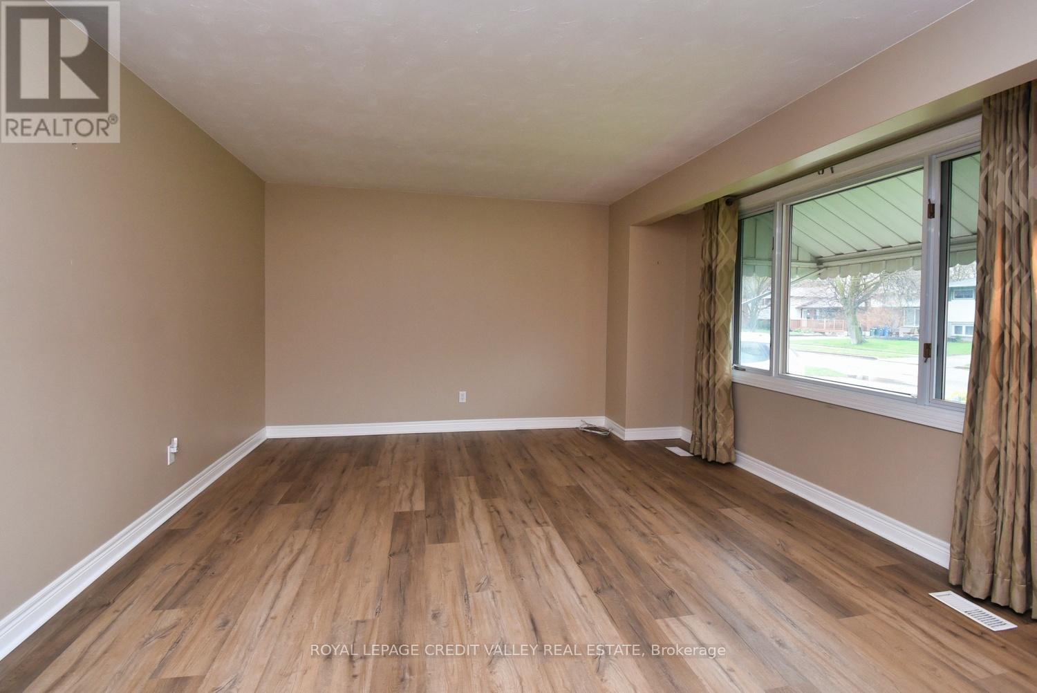 












73 CHELTONWOOD AVENUE

,
Guelph,




Ontario
N1E4E4

