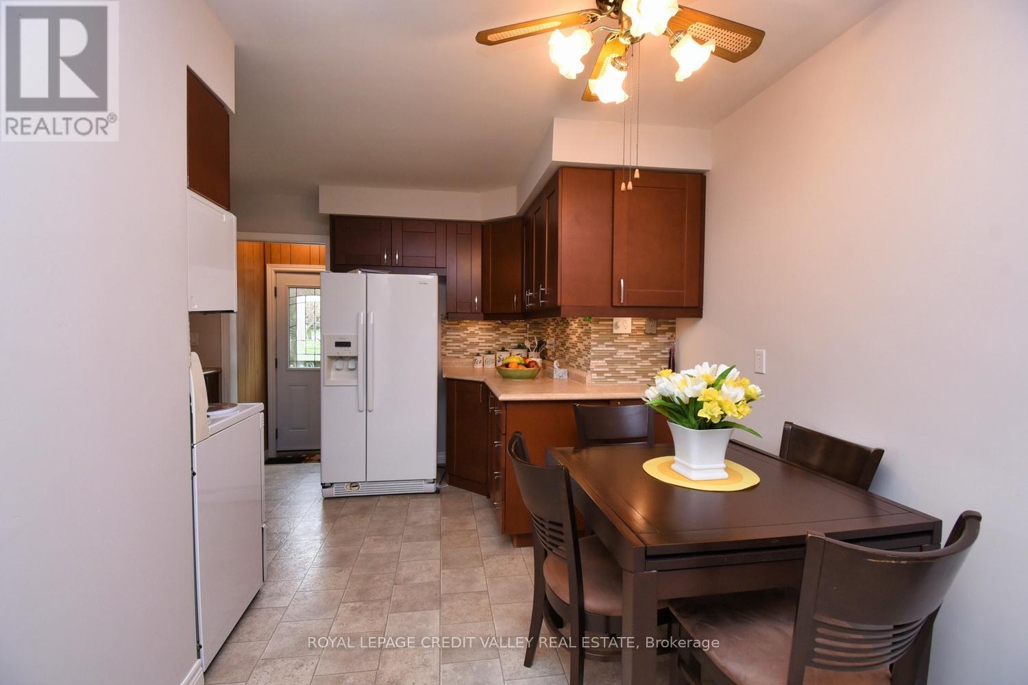 












73 CHELTONWOOD AVENUE

,
Guelph,




Ontario
N1E4E4

