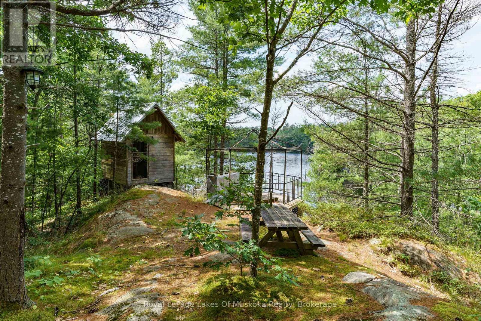 












998 GULL LAKE

,
Gravenhurst (Muskoka (S)),







Ontario
P1P1V5

