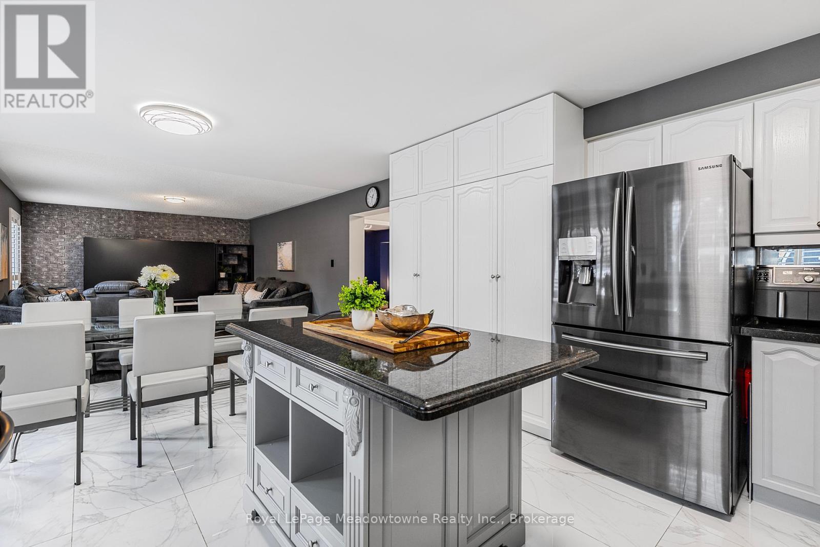 












1235 FIELD DRIVE

,
Milton (CL Clarke),




Ontario
L9T6G4

