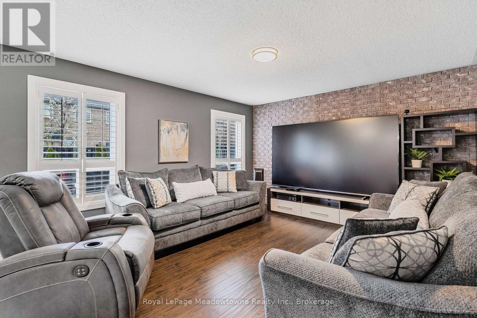 












1235 FIELD DRIVE

,
Milton (CL Clarke),




Ontario
L9T6G4

