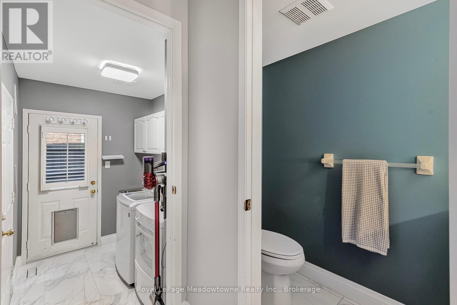 












1235 FIELD DRIVE

,
Milton (CL Clarke),




Ontario
L9T6G4

