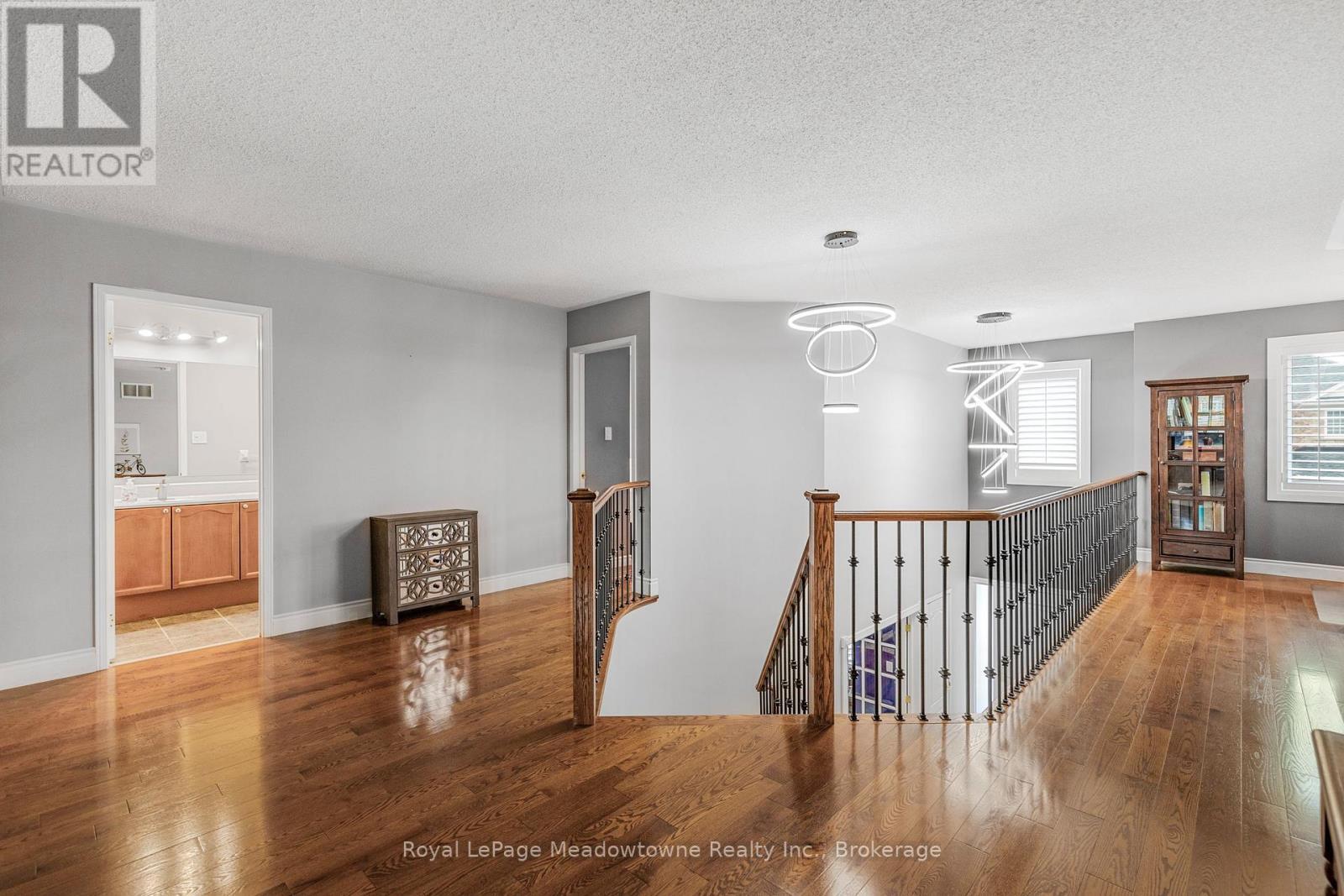 












1235 FIELD DRIVE

,
Milton (CL Clarke),




Ontario
L9T6G4

