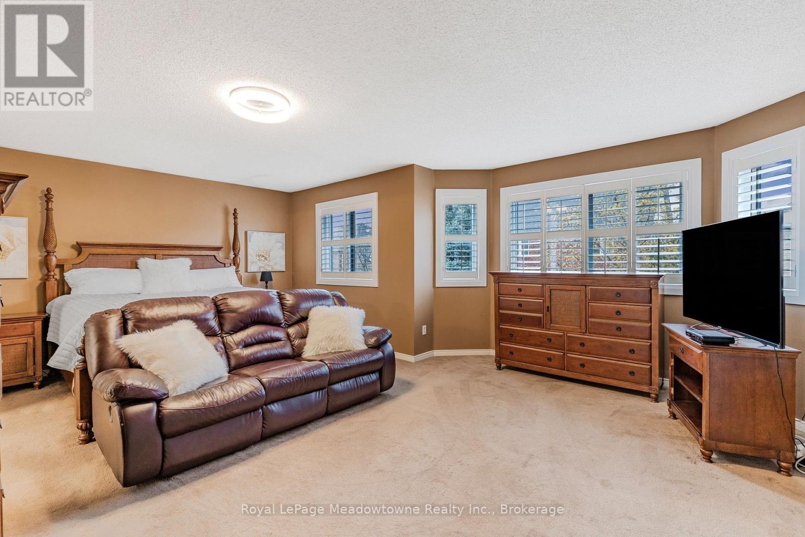 












1235 FIELD DRIVE

,
Milton (CL Clarke),




Ontario
L9T6G4

