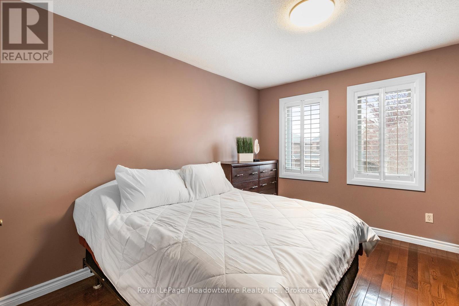 












1235 FIELD DRIVE

,
Milton (CL Clarke),




Ontario
L9T6G4

