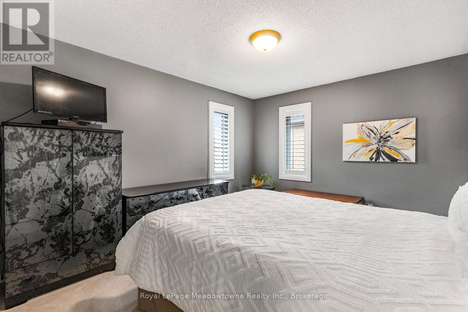












1235 FIELD DRIVE

,
Milton (CL Clarke),




Ontario
L9T6G4

